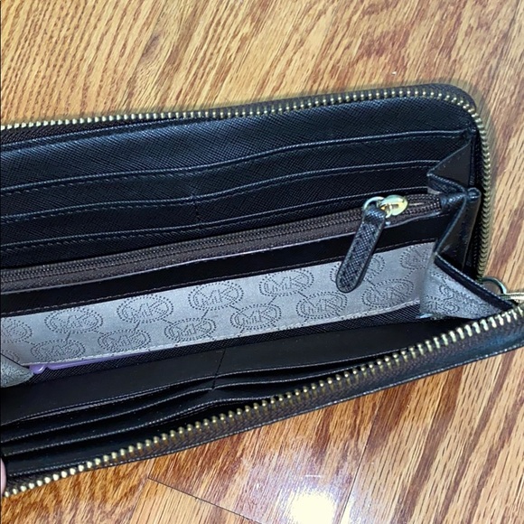 Brown Michael Kors Wallet - Picture 4 of 4